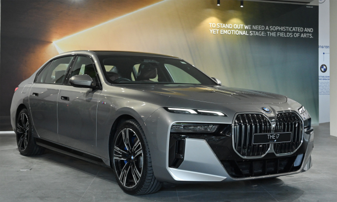 Sedan điện hạng sang cỡ lớn BMW i7. Ảnh: Auto