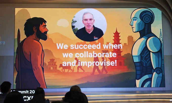 Ông Bruce Temkin, người được mệnh danh là cha đẻ ngành CX, phát biểu tại hội nghị VCXP Global Summit 2025 qua hình thức trực tuyến. Ảnh: Bảo Lâm