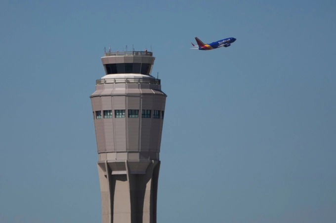 Trạm kiểm soát không lưu ở sân bay quốc tế Harry Reid, Las Vegas, ngày 7/10. Ảnh: AP