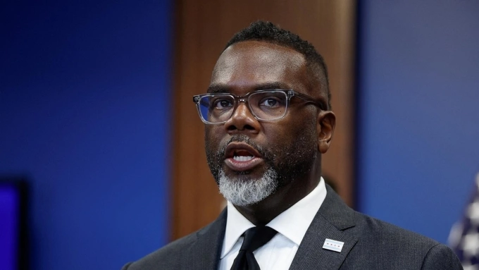 Thị trưởng Chicago Brandon Johnson. Ảnh: AFP