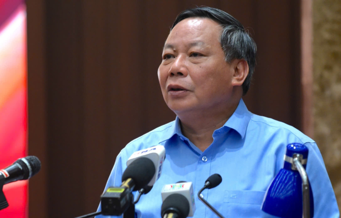 Phó Bí thư Thường trực Thành ủy Hà Nội Nguyễn Văn Phong phát biểu tại buổi họp báo. Ảnh: Hoàng Phong