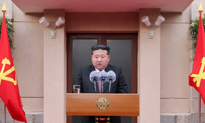 Lãnh đạo Triều Tiên Kim Jong-un phát biểu khi thăm Bảo tàng Thành lập Đảng ở Bình Nhưỡng nhân kỷ niệm 80 năm ngày thành lập Đảng Lao động Triều Tiên. Ảnh: Reuters