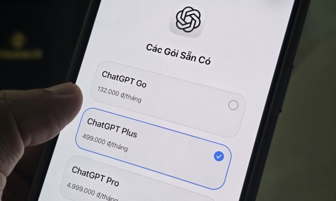 Ứng dụng ChatGPT trên iPhone với gói cước mới được bổ sung. Ảnh: Lưu Quý