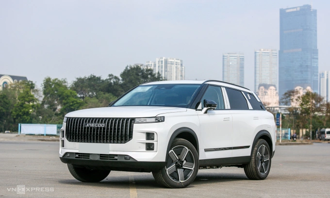 Jaecoo J7 PHEV lăn bánh tại Hà Nội. Ảnh: Lương Dũng
