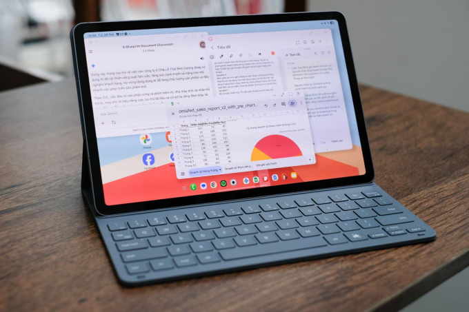 Samsung DeX biến tablet thành thiết bị làm việc như laptop. Ảnh: Samsung