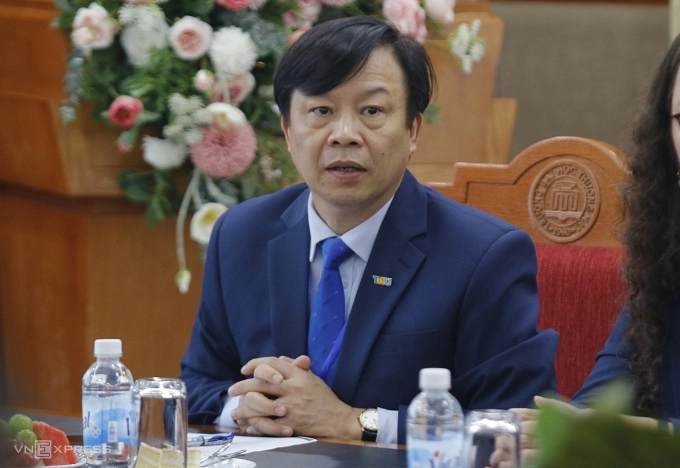 PGS.TS Hà Văn Sự chia sẻ tại hội nghị sáng 10/10. Ảnh: Thanh Hằng