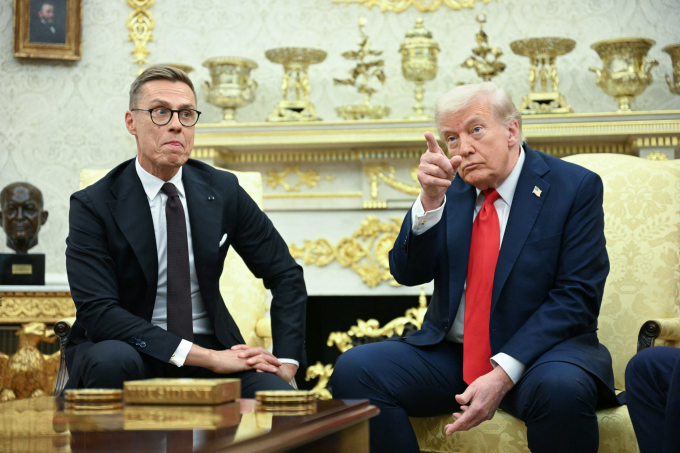 Tổng thống Mỹ Donald Trump (phải) và Tổng thống Phần Lan Alexander Stubb tại Nhà Trắng, ngày 9/10. Ảnh: AFP