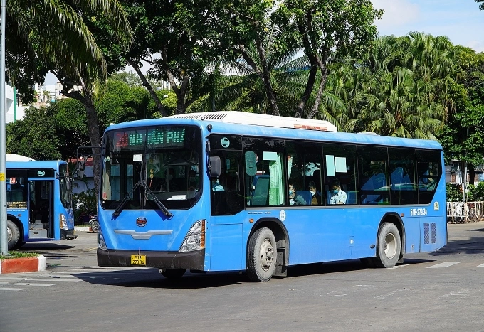 Buýt CNG chở khách ở TP HCM. Ảnh: Giang Anh