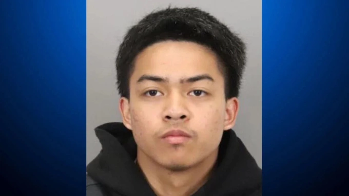 Nghi phạm Julian Gacutan, 19 tuổi. Ảnh: CBS News