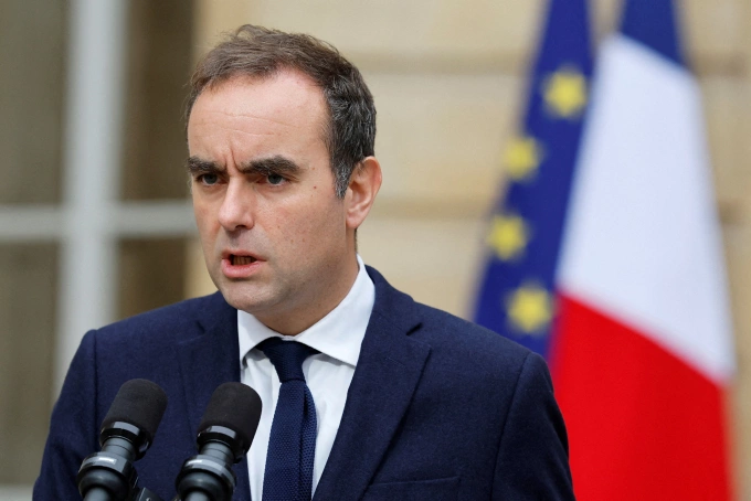Ông Sebastien Lecornu phát biểu ở Paris ngày 5/10. Ảnh: AFP