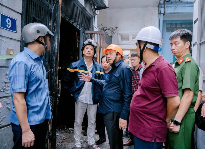 Chủ tịch thành phố Nguyễn Sỹ Thanh đến hiện trường chỉ đạo khắc phục hậu quả sau vụ cháy.