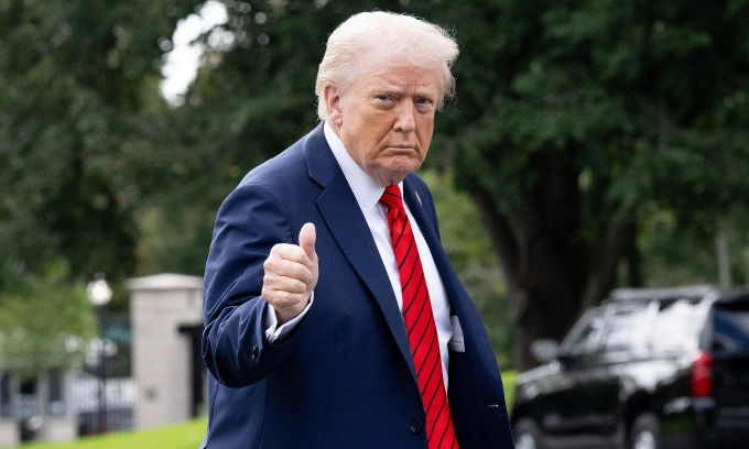 Tổng thống Mỹ Donald Trump tại Bãi cỏ phía Nam Nhà Trắng ngày 10/10. Ảnh: AFP