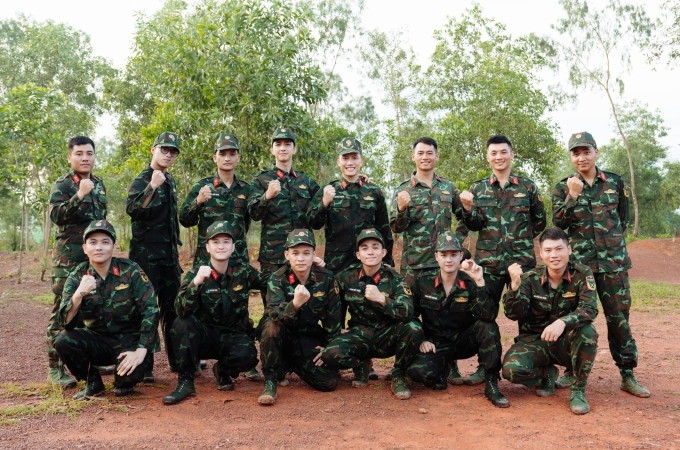 Ứng viên nặng ký khác là Sao nhập ngũ - chương trình thực tế đầu tiên khai thác về Quân đội nhân dân Việt Nam, do Công ty Truyền thông Viettel phối hợp Trung tâm Phát thanh - Truyền hình Quân đội sản xuất. Mỗi mùa quy tụ dàn nghệ sĩ nổi tiếng từ nhiều lĩnh vực.Trong chương trình, các nghệ sĩ có 7 ngày trở thành quân nhân thực thụ, tuân thủ nghiêm ngặt nội quy, chế độ sinh hoạt, huấn luyện và kỷ luật quân đội. Sau mỗi ngày, họ được chỉ huy trực tiếp đánh giá dựa trên thể lực, tinh thần kỷ luật lẫn kỹ năng quân sự.Những bài tập huấn khắc nghiệt cùng loạt thử thách bất ngờ không chỉ đòi hỏi sức bền, ý chí mà còn đề cao tinh thần trách nhiệm, sự kỷ luật và sức mạnh tập thể. Trải nghiệm này giúp nghệ sĩ lẫn khán giả thấu hiểu phần nào gian khổ, hy sinh của người lính.Sau 7 năm với 15 mùa phát sóng, Sao nhập ngũ trở thành một trong những chương trình truyền hình thực tế được yêu thích nhất, truyền cảm hứng mạnh mẽ đến khán giả, nhất là giới trẻ, khơi dậy tinh thần đoàn kết, ý thức trách nhiệm và lòng yêu nước.