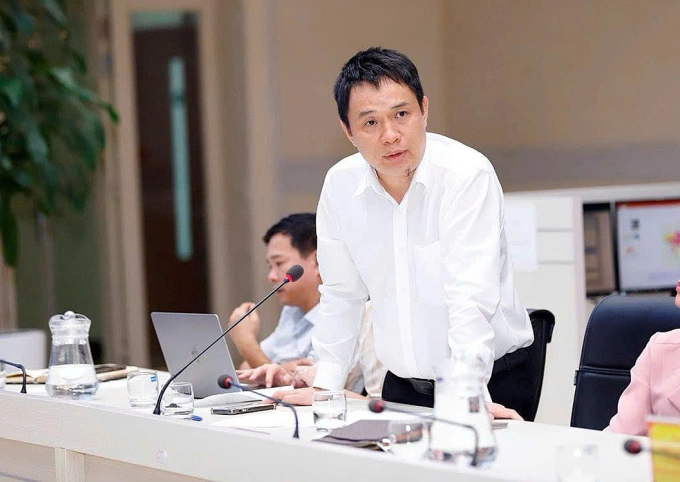 Ông Lương Hữu Dũng trả lời về đợt mưa lũ vừa qua. Ảnh: NVCC