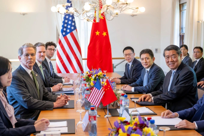 Hai phái đoàn Mỹ và Trung Quốc trong cuộc đàm phán song phương tại Geneva, Thụy Sĩ ngày 11/5. Ảnh: Reuters