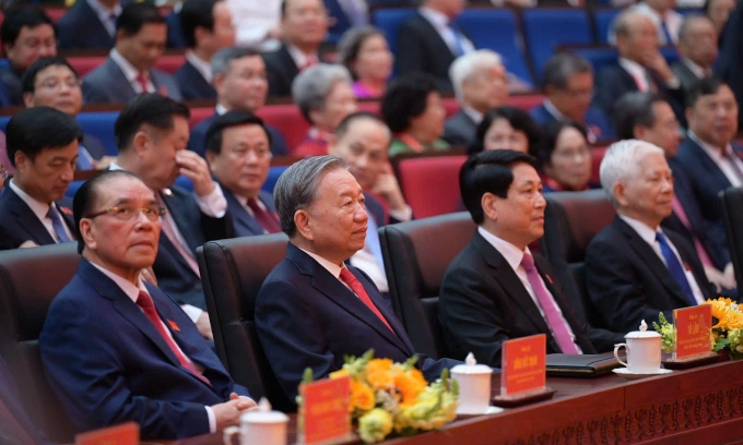 Tổng Bí thư Tô Lâm, Chủ tịch nước Lương Cường, nguyên Tổng Bí thư Nông Đức Mạnh, nguyên Chủ tịch nước Nguyễn Minh Triết dự đại hội. Ảnh: An Phương