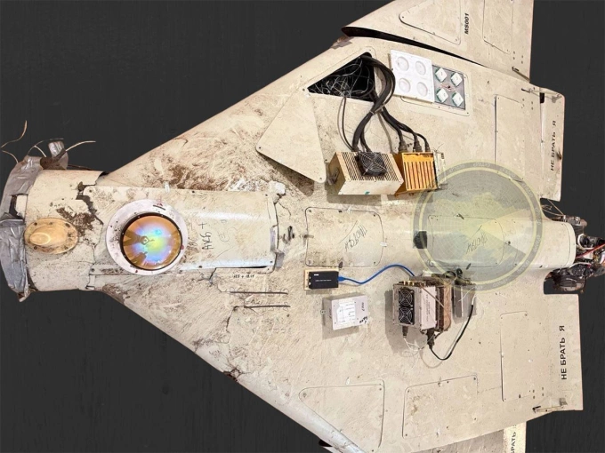 Xác UAV Geran-2 có hệ thống camera ảnh nhiệt mà Ukraine thu được. Ảnh: BQP Ukraine
