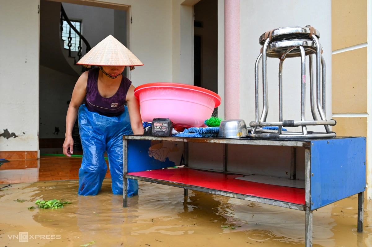 Ảnh trong bài viết: Người dân Bắc Ninh dọn bùn đất sau lũ Hình ảnh minh họa cho bài viết: Người dân Bắc Ninh dọn bùn đất sau lũ