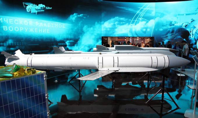 Tên lửa lai bom lượn Grom-E1. Ảnh: Rosoboronexport