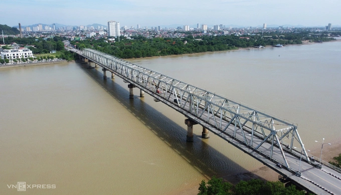 Cầu Bến Thủy, nối tỉnh Nghệ An và Hà Tĩnh. Ảnh: Đức Hùng