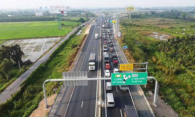 Xe chạy trên cao tốc Trung Lương - Mỹ Thuận. Ảnh: Hoàng Nam