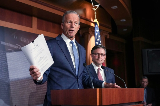 Lãnh đạo phe Cộng hòa tại thượng viện John Thune phát biểu ở Washington ngày 10/10. Ảnh: AP
