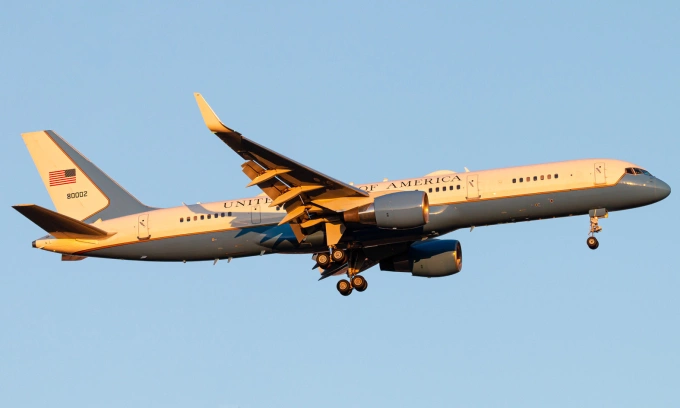 Máy bay C-32A Mỹ chuẩn bị hạ cánh xuống Tây Ban Nha hồi năm 2022. Ảnh:Planespotters