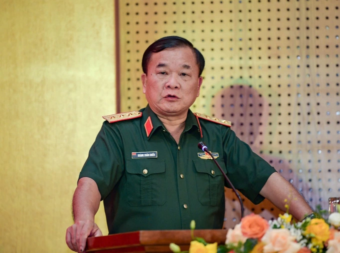 Thượng tướng Hoàng Xuân Chiến, Thứ trưởng Quốc phòng tại hội nghị ngày 16/10. Ảnh: Hồng Linh
