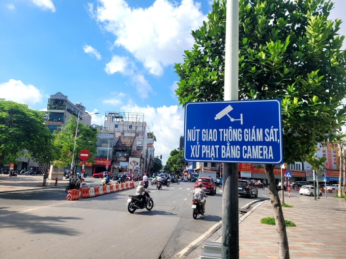 Camera phạt nguội lắp đặt ở nút giao Nguyễn Đức Cảnh - Trần Nguyên Hãn, Hải Phòng. Ảnh: Lê Tân