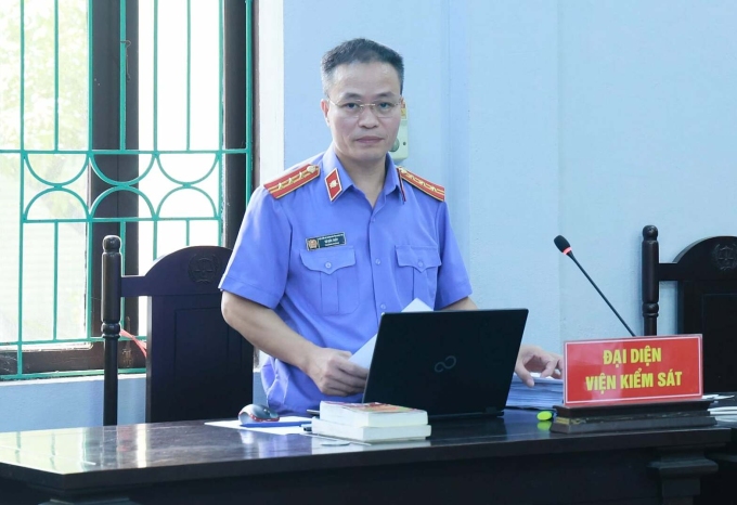 Đại diện VKSND tỉnh Hưng Yên tại phiên phúc thẩm sáng 17/10. Ảnh: Danh Lam