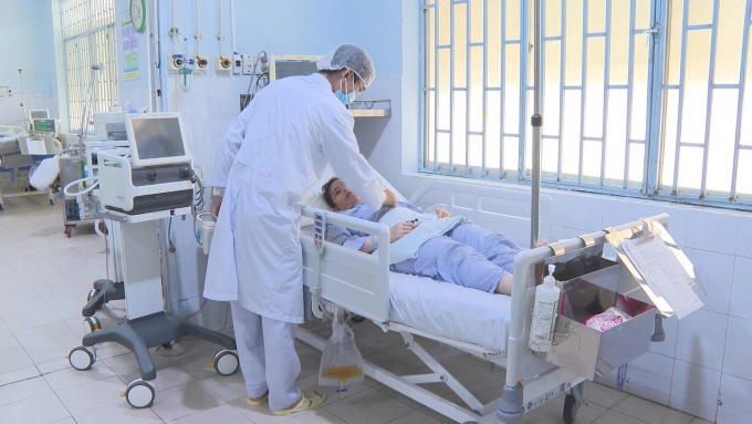 Bệnh nhân ngộ độc cá nóc đang điều trị tại bệnh viện đã qua nguy kịch. Ảnh: Bệnh viện cung cấp