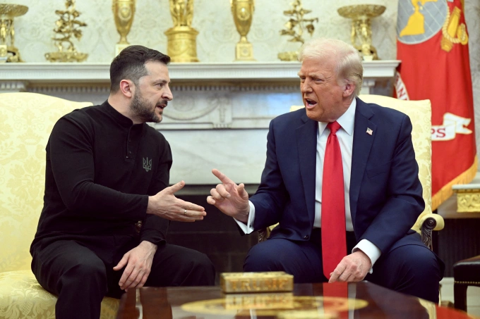 Tổng thống Ukraine Volodymyr Zelensky (trái) và Tổng thống Mỹ Donald Trump tranh cãi tại Nhà Trắng hôm 28/2. Ảnh: AFP