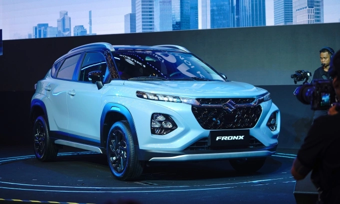 Fronx có tùy chọn hai tông màu ở ngoại thất.