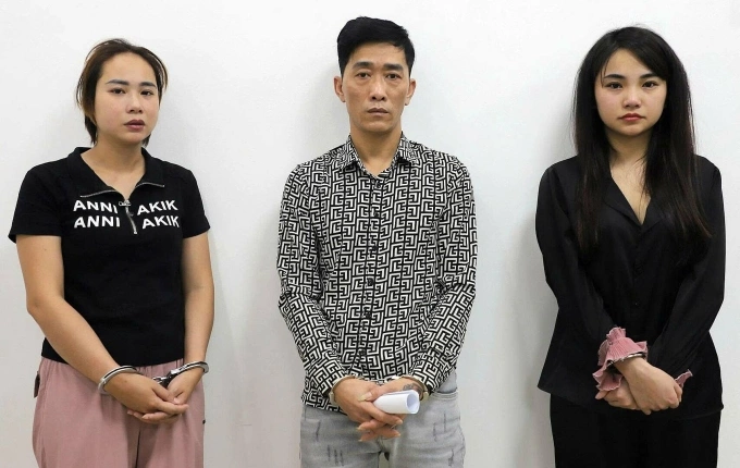Bị can Bình, Dũng, Hương (từ trái qua) tại cơ quan điều tra. Ảnh: Công an cung cấp