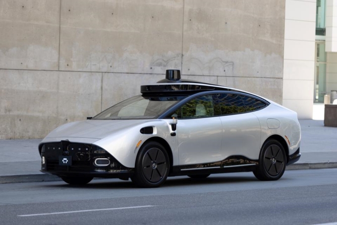 Mẫu xe Robocar do Tensor hợp tác VinFast phát triển, ra mắt tại Dubai. Ảnh: Tensor