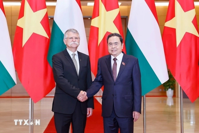 Chủ tịch Quốc hội Trần Thanh Mẫn và Chủ tịch Quốc hội Hungary Kover Laszlo trong cuộc gặp ngày 20/10. Ảnh: TTXVN