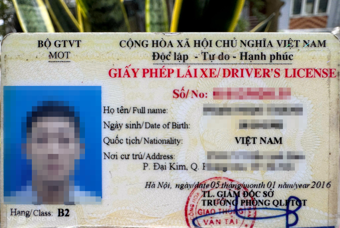 Giấy phép lái xe loại thẻ nhựa PET. Ảnh: Ngọc Thành