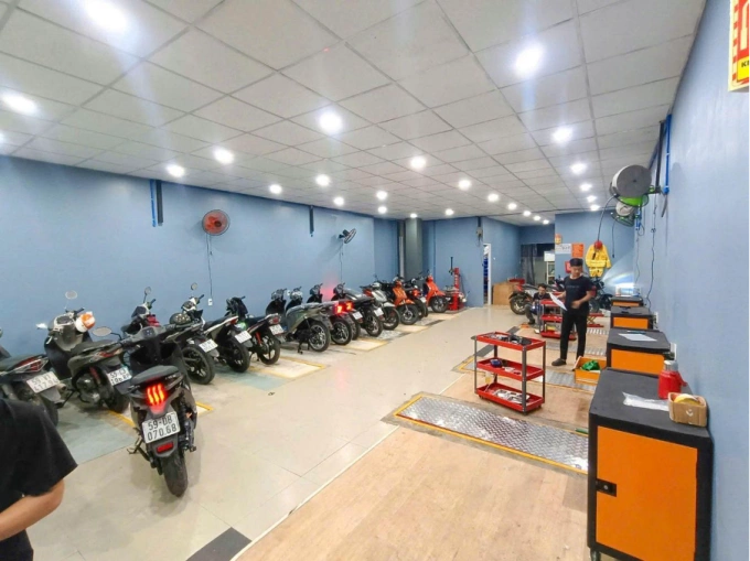Trung tâm dịch vụ Bảo dưỡng dự kiến sẽ đạt công suất tối đa với khả năng phục vụ cùng lúc 10 xe. Ảnh: Dat Bike