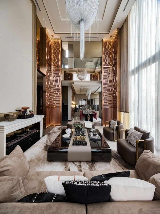 Ảnh thực tế phòng khách thông tầng 6,7m tại căn biệt thự Pool villa. Ảnh: CapitaLand
