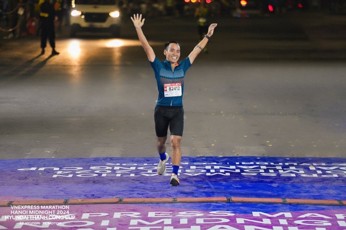 Quách Tuấn tham gia VnExpress Marathon Hanoi Midnight 2024. Ảnh: VnExpress Marathon
