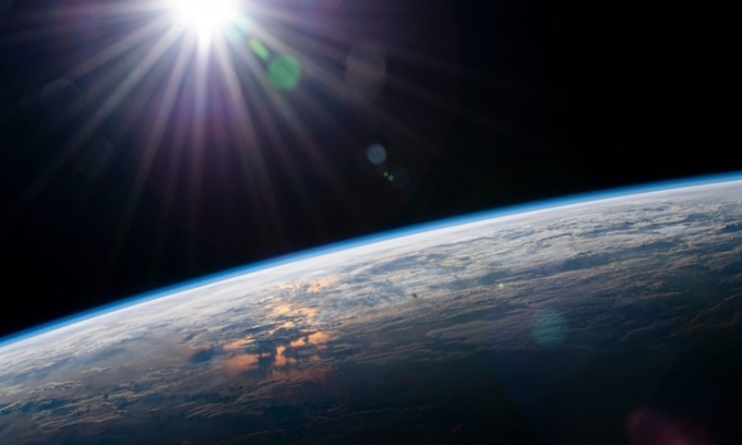 Tầng bình lưu của khí quyển Trái Đất. Ảnh: NASA