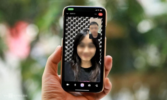 Nên cẩn trọng với các cuộc gọi, video từ số lạ, người lạ. Ảnh: Ngọc Thành