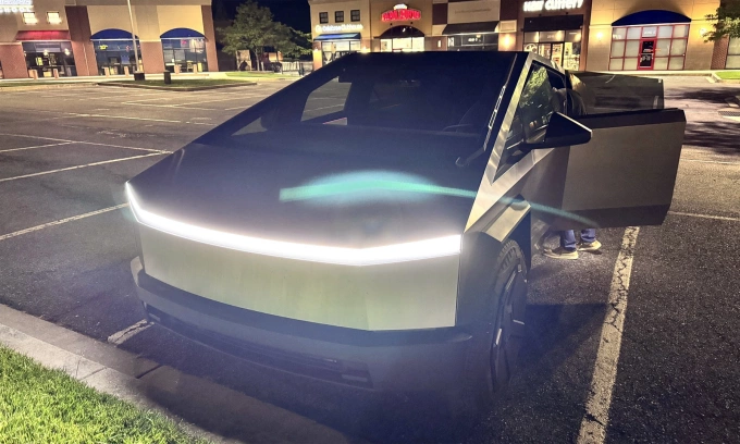 Một chiếc Cybertruck trong một bãi đỗ ở Pennsylvania, Mỹ, tháng 6 vừa qua. Ảnh: Teslarati