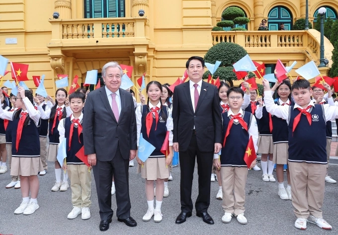 Chủ tịch nước Lương Cường và Tổng thư ký Liên Hợp Quốc Antonio Guterres tại lễ đón ở Phủ Chủ tịch. Ảnh: TTXVN