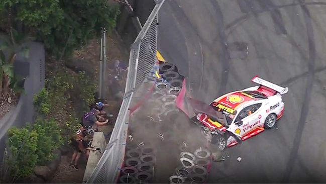 Góc nhìn từ trên cao cho thấy vị trí của các nhiếp ảnh gia tại nơi xe của Brodie Kostecki đâm trúng. Ảnh: 7News