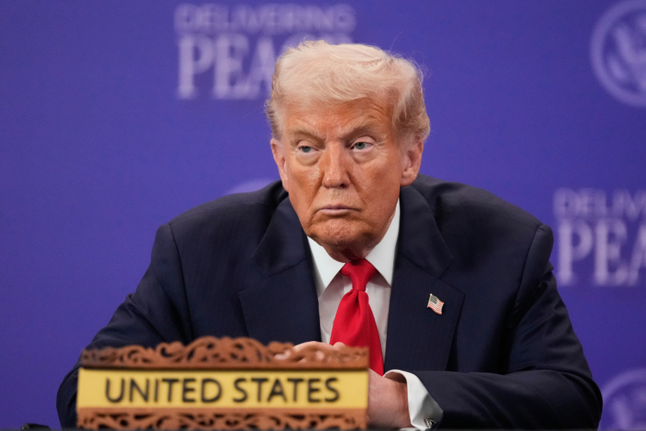 BREAKING NEWS: It all started when the President of the United States once again caused controversy after publicly criticizing the NFL in a press conference at the White House. He said that "violent games of the NFL are alienating young people from true sports values", and hinted that he would "review the influence of the leagues". This statement was considered by many to be an abuse of power and too deep interference in sports, causing outrage in the fan community. Immediately, Mike Tomlin officially spoke out strongly towards the White House, his 8 sentences caused the NFL universe to explode.... vannguyen