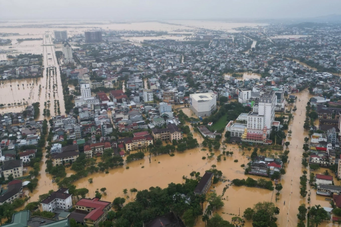 Tung tâm TP Huế bị ngập sâu. Ảnh: Võ Thạnh