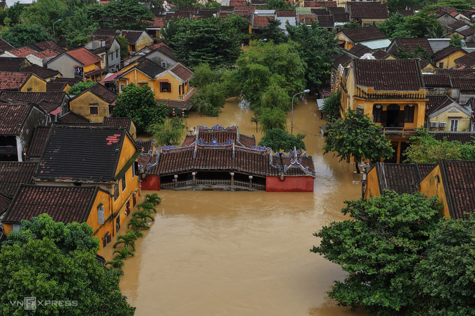Chùa Cầu - biểu tượng phố cổ Hội An, ngập chiều 28/10. Ảnh: Nguyễn Đông