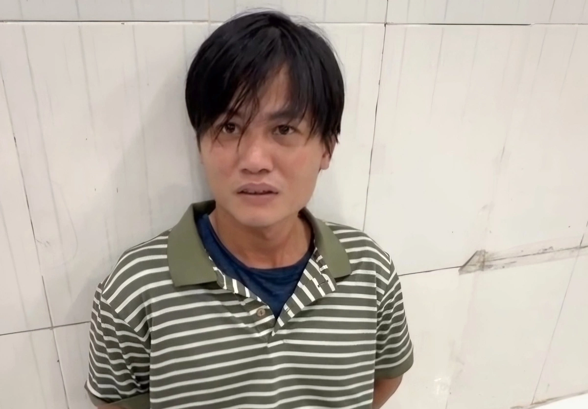 Cảnh sát dùng flycam truy tìm tên cướp trốn trong đồng cỏ