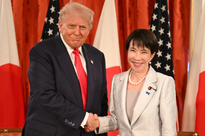 Tổng thống Mỹ Donald Trump (trái) và Thủ tướng Nhật Bản Sanae Takaichi tại Cung điện Akasaka ngày 28/10. Ảnh: AFP